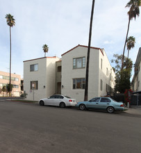 1534 Winona Blvd in Los Angeles, CA - Building Photo - Building Photo