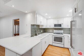 8515 Falmouth Ave in Los Angeles, CA - Building Photo - Building Photo