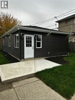 819 Frank Ave in Windsor, ON - Building Photo