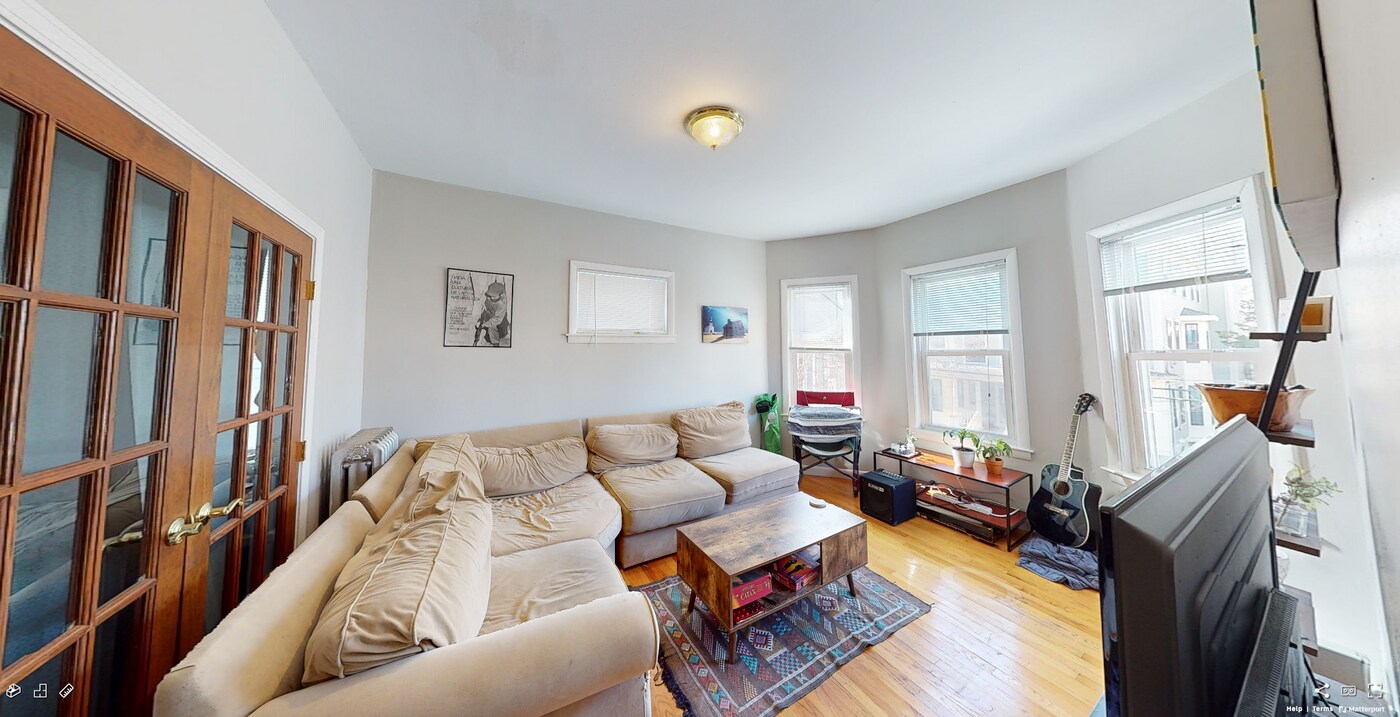 27 Tufts St, Unit 2 in Cambridge, MA - Building Photo
