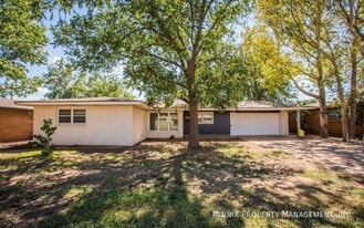 3111 49th St in Lubbock, TX - Building Photo