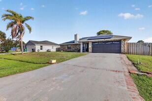 481 SW Aster Rd in Port St. Lucie, FL - Building Photo