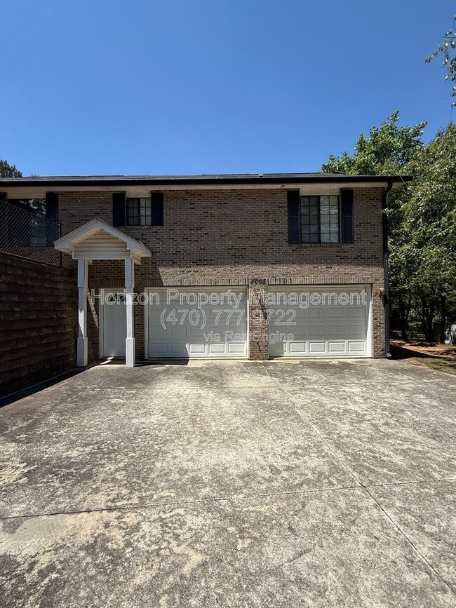 4005 Hidden Hollow Dr