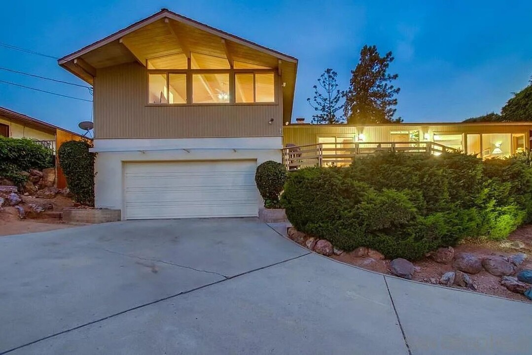 3594 Hartzel Dr in Spring Valley, CA - Building Photo
