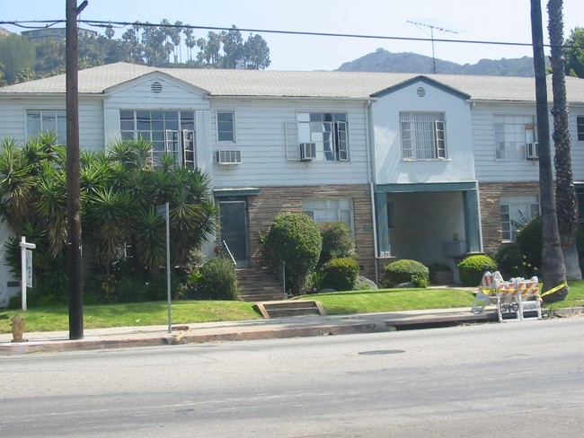 Courtney Manor in Los Angeles, CA - Building Photo - Building Photo