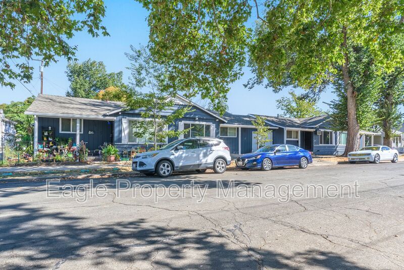 2427 33rd St in Sacramento, CA - Building Photo