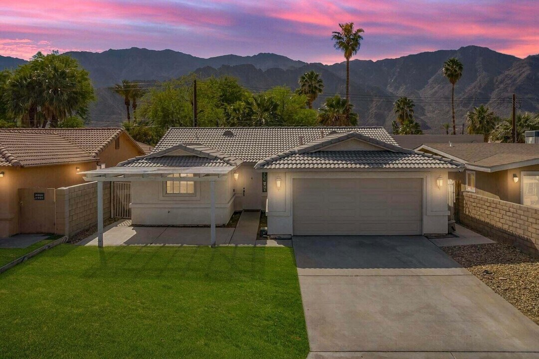 51905 Avenida Velasco in La Quinta, CA - Building Photo