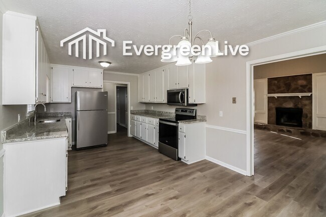 5040 Waterford Dr SW in Mableton, GA - Building Photo - Building Photo