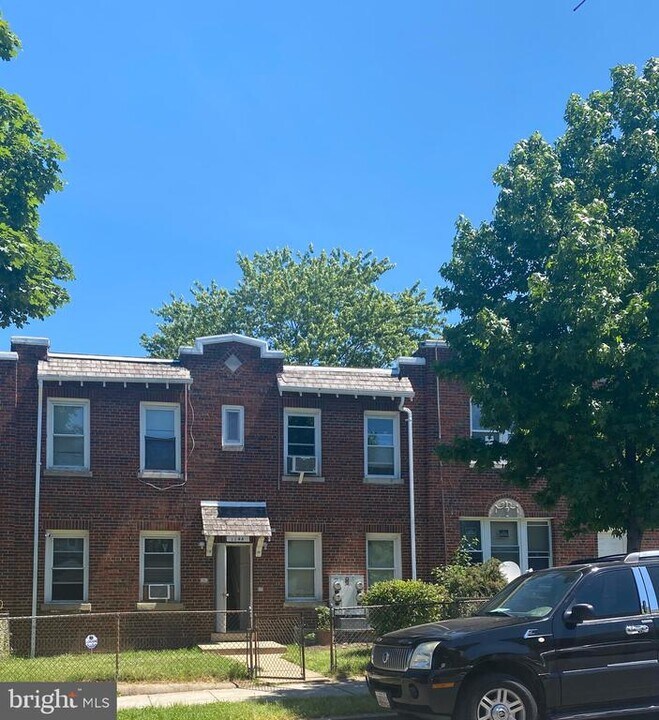 1144 Oates St NE in Washington, DC - Building Photo