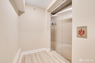 21 Station Pl in Metuchen, NJ - Building Photo - Building Photo