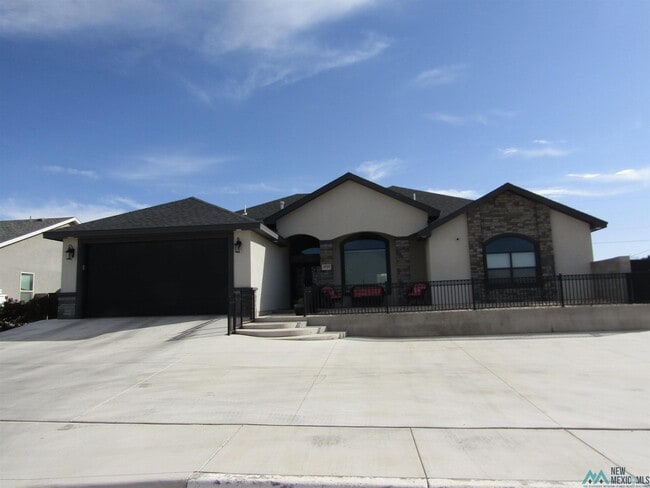 property at 1525 W Mahone Dr