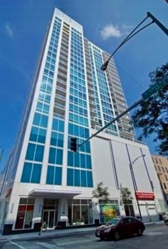 757 N Orleans St, Unit 702