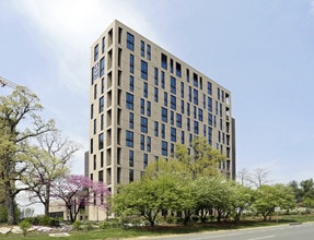 Signature Reston Town Center Apartments in Reston, VA - Foto de edificio - Building Photo