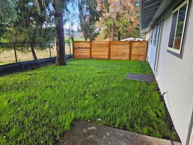 2430 SE 9th Ct in Gresham, OR - Building Photo - Building Photo