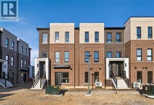 70 Kenesky Dr in Waterdown, ON - Building Photo