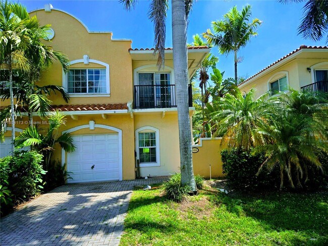 3466 NW 17th Terrace in Oakland Park, FL - Foto de edificio - Building Photo
