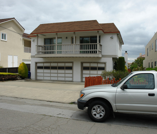 18-20 Hazel Ave in Millbrae, CA - Building Photo - Building Photo