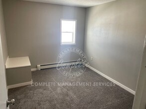212 W James St in Paynesville, MN - Foto de edificio - Building Photo
