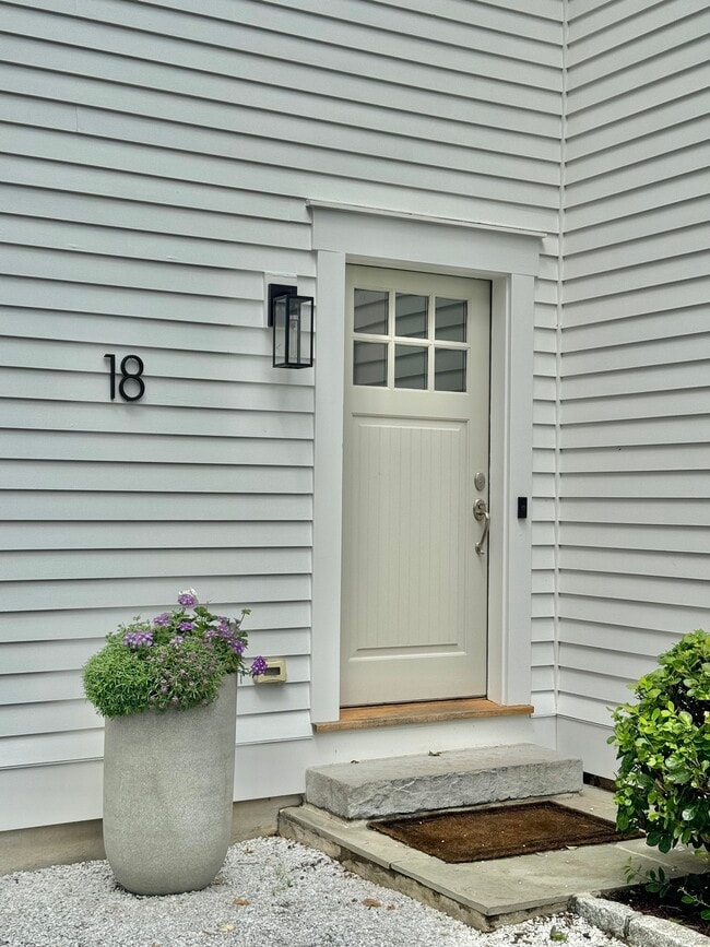 18 Englewood Rd in Norwalk, CT - Building Photo - Building Photo