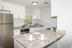 Seaside Apartments in Atlantic Beach, FL - Building Photo