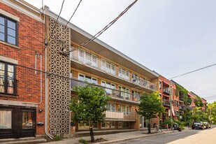 4270 De Bullion Rue in Montréal, QC - Building Photo