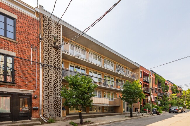 4270 De Bullion Rue in Montréal, QC - Building Photo - Primary Photo