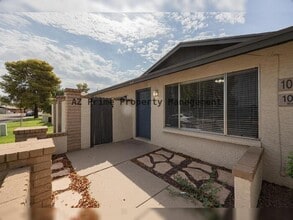 1025 W Laguna Dr in Tempe, AZ - Building Photo - Building Photo