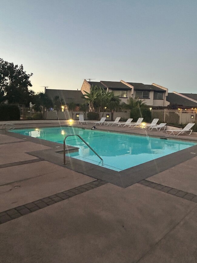 800 Coriander Dr in Torrance, CA - Foto de edificio - Building Photo