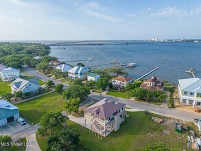 238 Lovers Ln in Ocean Springs, MS - Building Photo - Building Photo