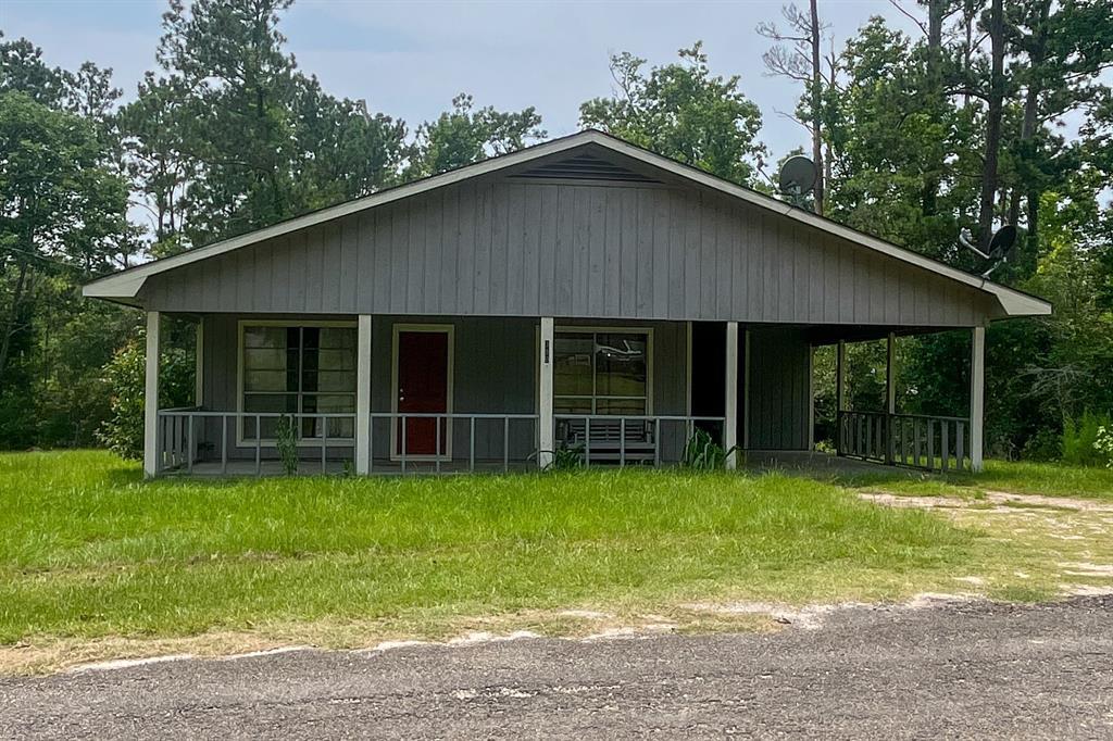 380 Mulberry Cove in Onalaska, TX - Building Photo