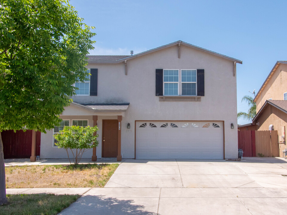3879 Twilight Ave in Merced, CA - Building Photo