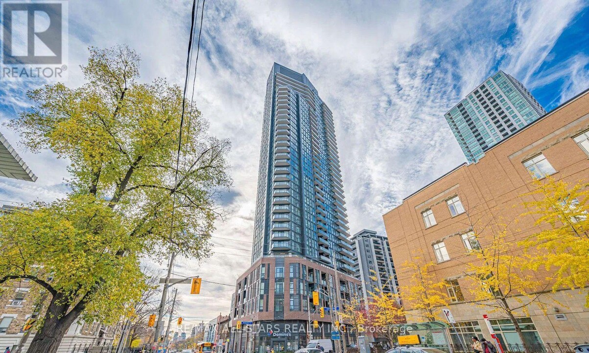 159-3159 Wellesley St E in Toronto, ON - Building Photo