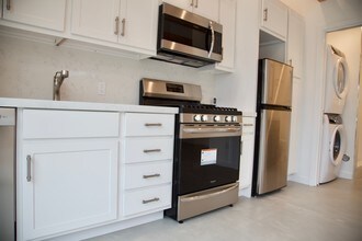 6521 W 87th St in Los Angeles, CA - Building Photo - Building Photo