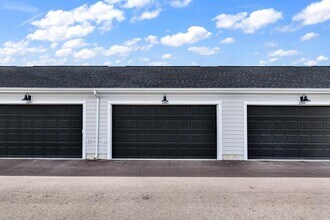 2163 Roosevelt Dr in Lewis Center, OH - Building Photo - Building Photo