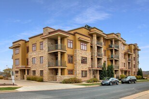 Overlook at Midtown in Madison, WI - Building Photo