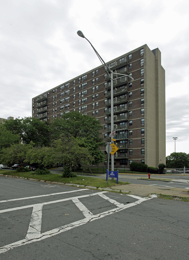 Neptune Tower Apartments in Lynn, MA - Building Photo - Building Photo