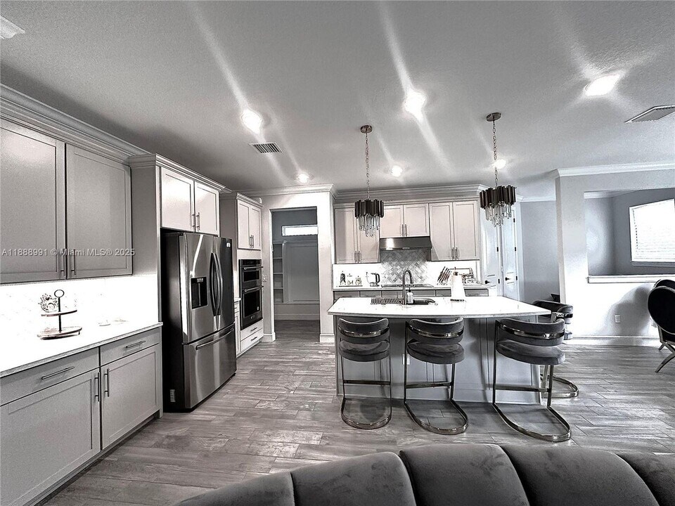 4022 Large Leaf Ln in Hollywood, FL - Building Photo