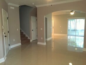 3129 Santorini Ct in Tampa, FL - Foto de edificio - Building Photo