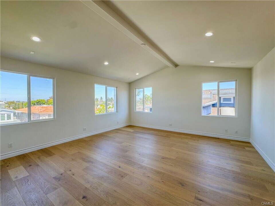 1628 9th St in Manhattan Beach, CA - Building Photo