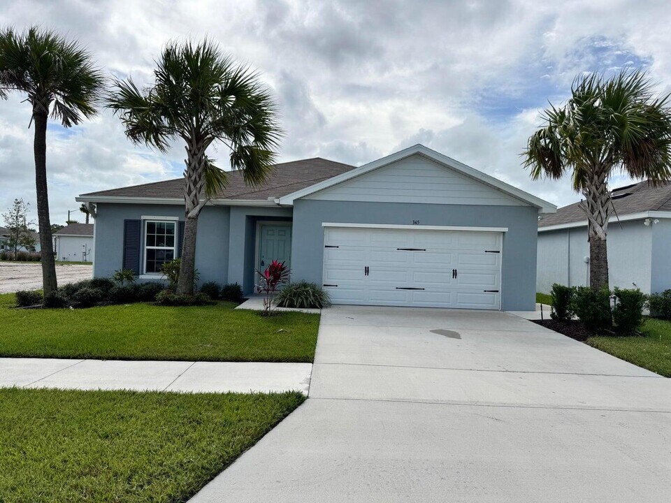 345 Clementine Rd in Fort Pierce, FL - Building Photo