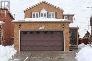 4489 Full Moon Cir in Mississauga, ON - Building Photo
