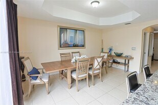 10609 SW 6th St in Pembroke Pines, FL - Building Photo