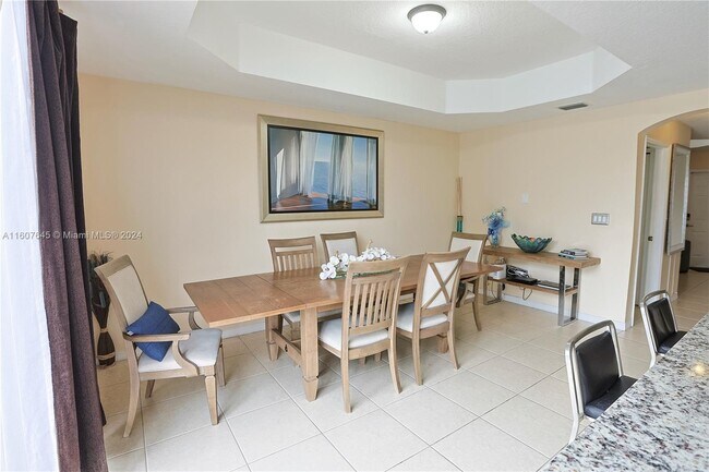 10609 SW 6th St in Pembroke Pines, FL - Foto de edificio - Building Photo