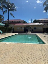 2032 NE 167th St in North Miami Beach, FL - Building Photo - Building Photo