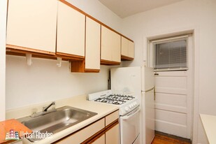 662 W Cornelia Ave, Unit M511 Apartments