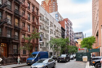 450 W 58th St in New York, NY - Foto de edificio - Building Photo