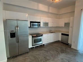 133 NE 2nd Ave, Unit 210 in Miami, FL - Building Photo - Building Photo