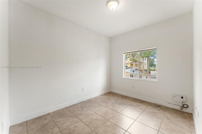 18032 NW 74th Ct in Hialeah, FL - Building Photo - Building Photo