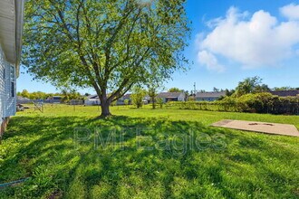 112 Waterford Dr in Oak Grove, KY - Building Photo - Building Photo