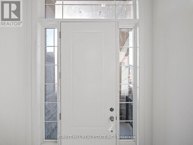 5 Elkington Cres in Whitby, ON - Building Photo - Building Photo